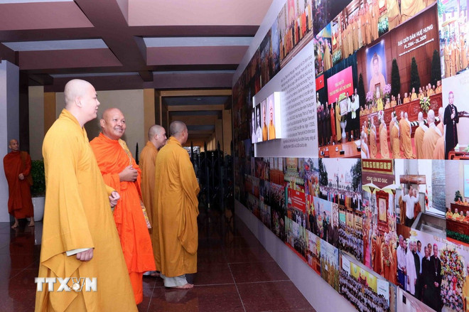 Ausstellung zur 45-jährigen Begleitung des vietnamesischen Buddhismus für die Entwicklung des Landes